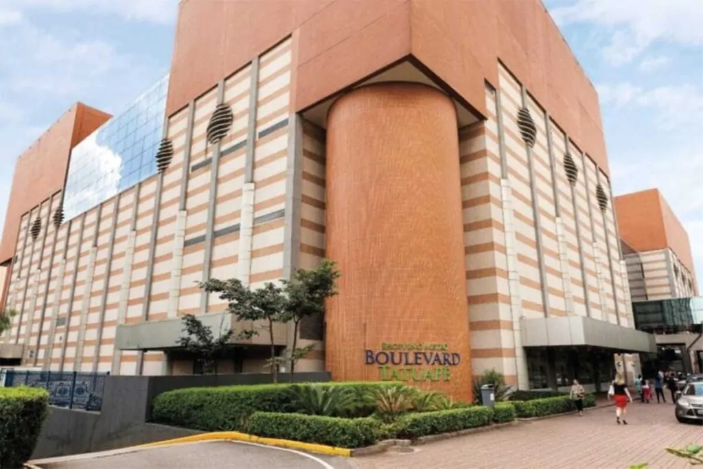 lavanderia de tapetes e carpetes no bairro Tatuapé: foto da fachada do shopping.